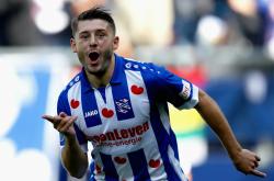 lol战绩查询-荷甲足球场上主席,精研营造球迷文化