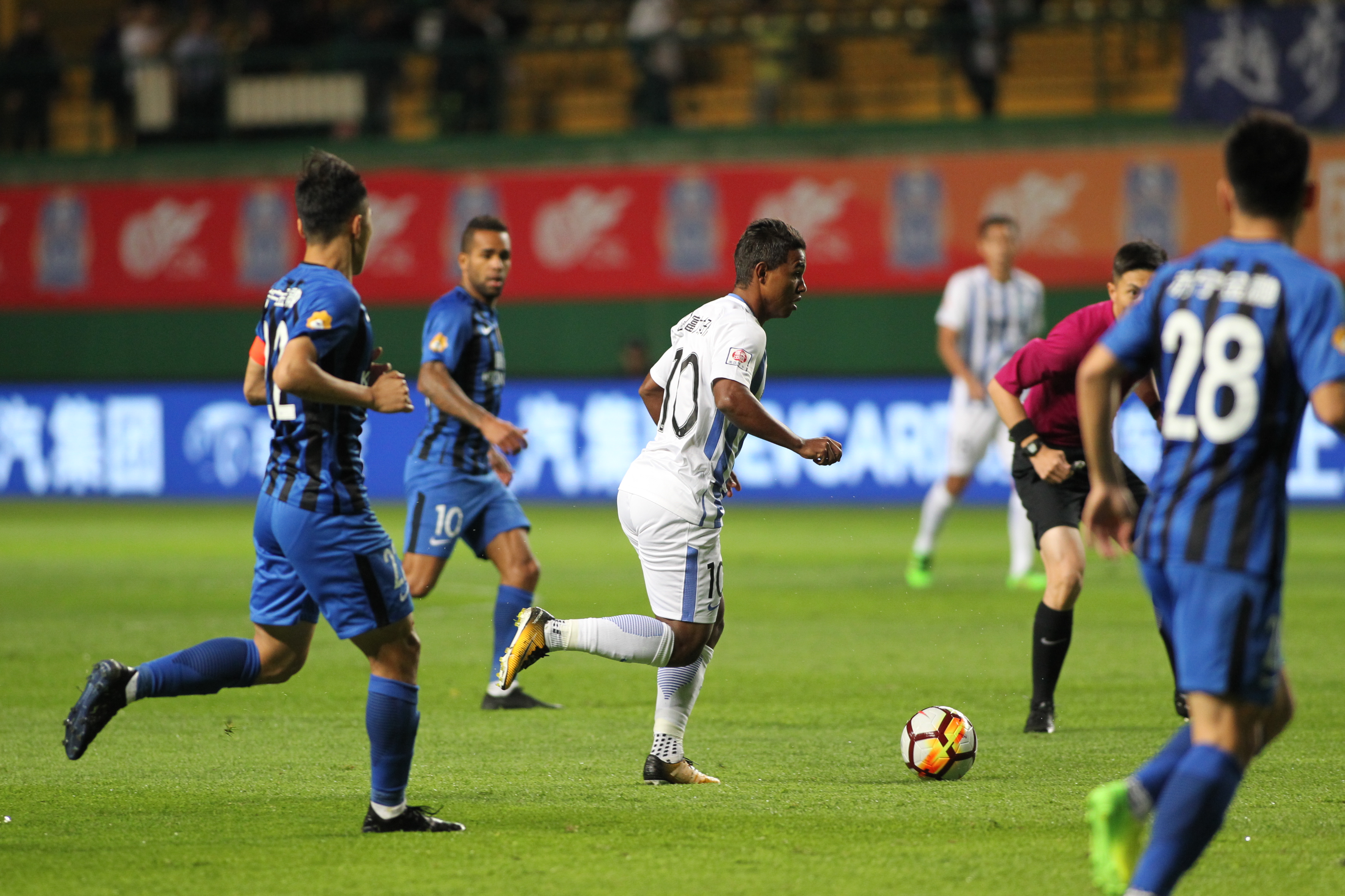 江苏苏宁在富力主场迎来江苏德比