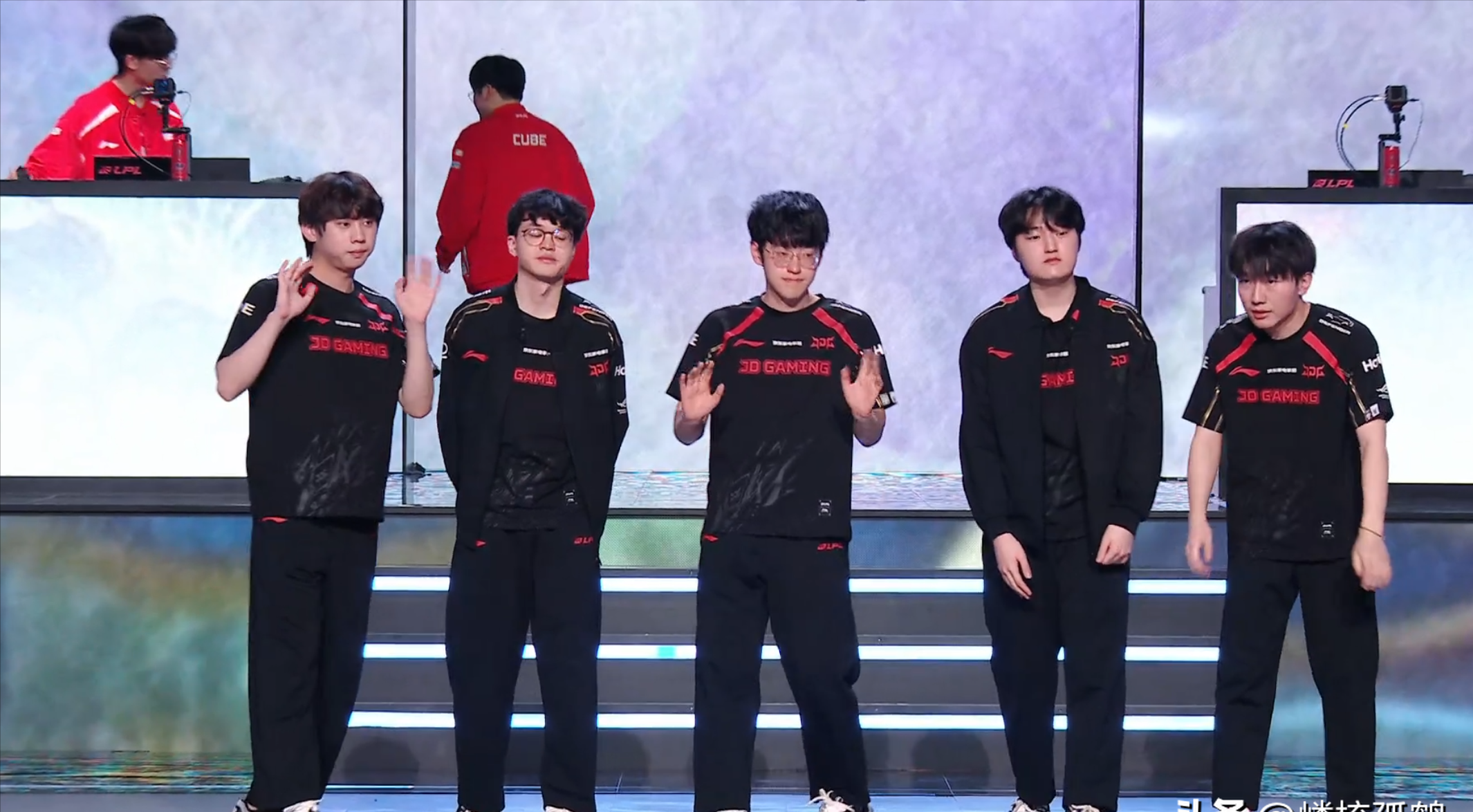 JDG翻盘TSM,Peanut团战一打五八强赛2:1(首尔) JDG翻盘TSM,Peanut团战一打五八强赛2:1(首尔)